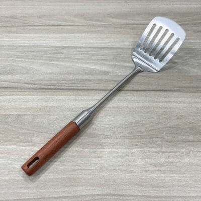 Sạn Inox Cán Gỗ Có Rãnh