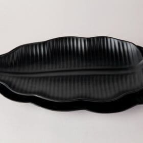 Dĩa Chiếc Lá màu đen nhám Fataco melamine 32.0 x 16.7 x 3.2 cm