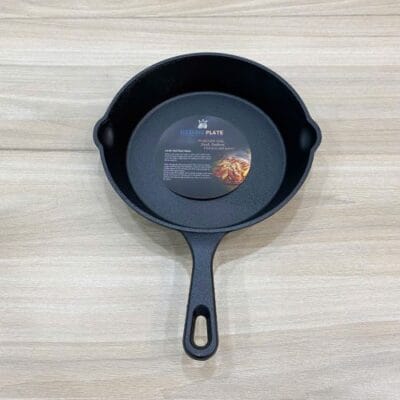 Đĩa gang nướng bít tết Nhật 25cm đúc nguyên khối kèm đế gỗ